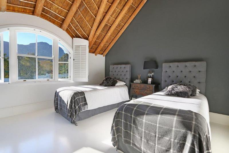 To Let 5 Bedroom Property for Rent in Constantia Upper Western Cape